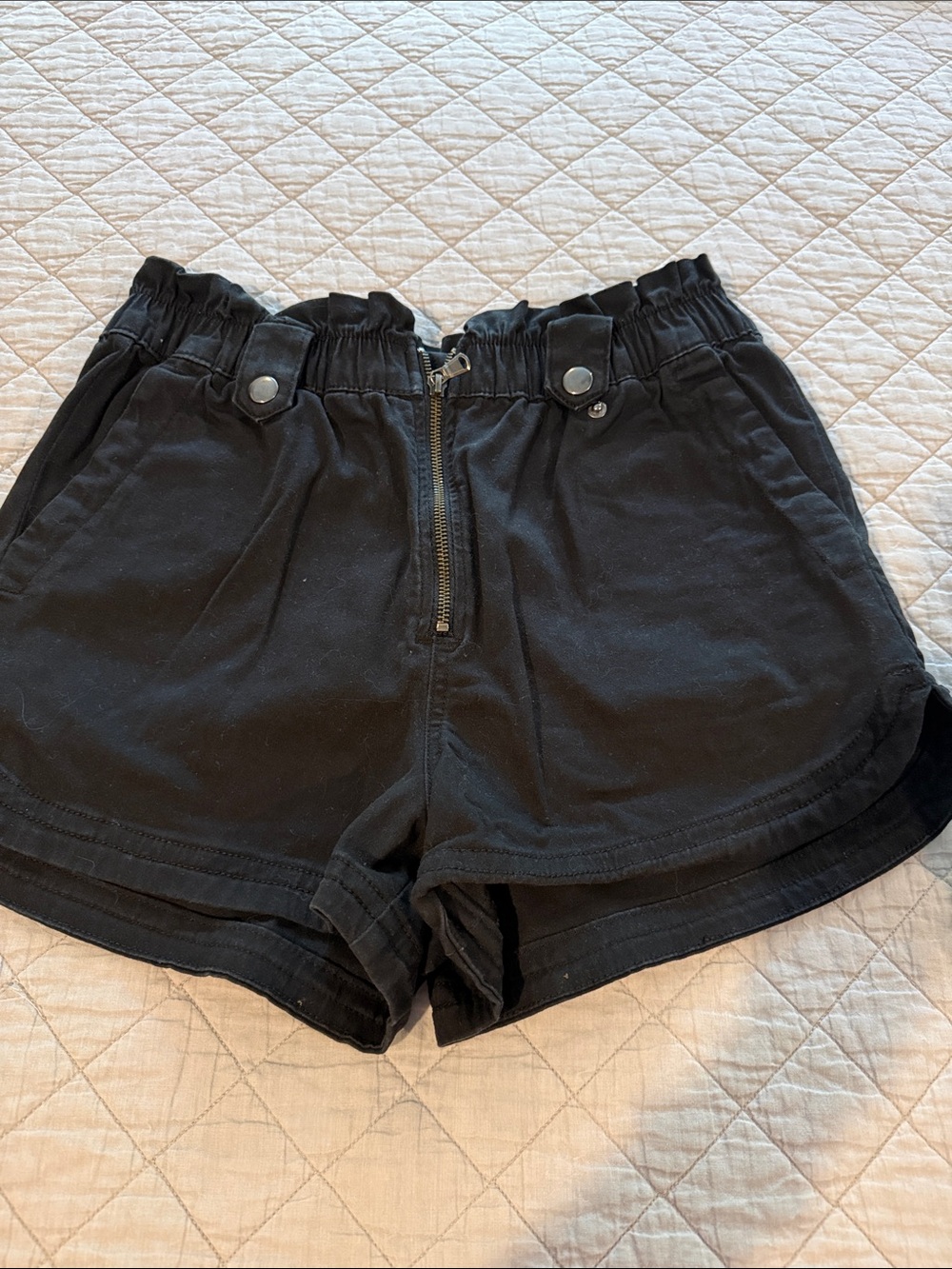 Black High-Waist Elastic Waistband Shorts- plenty of stretch and so comfortable